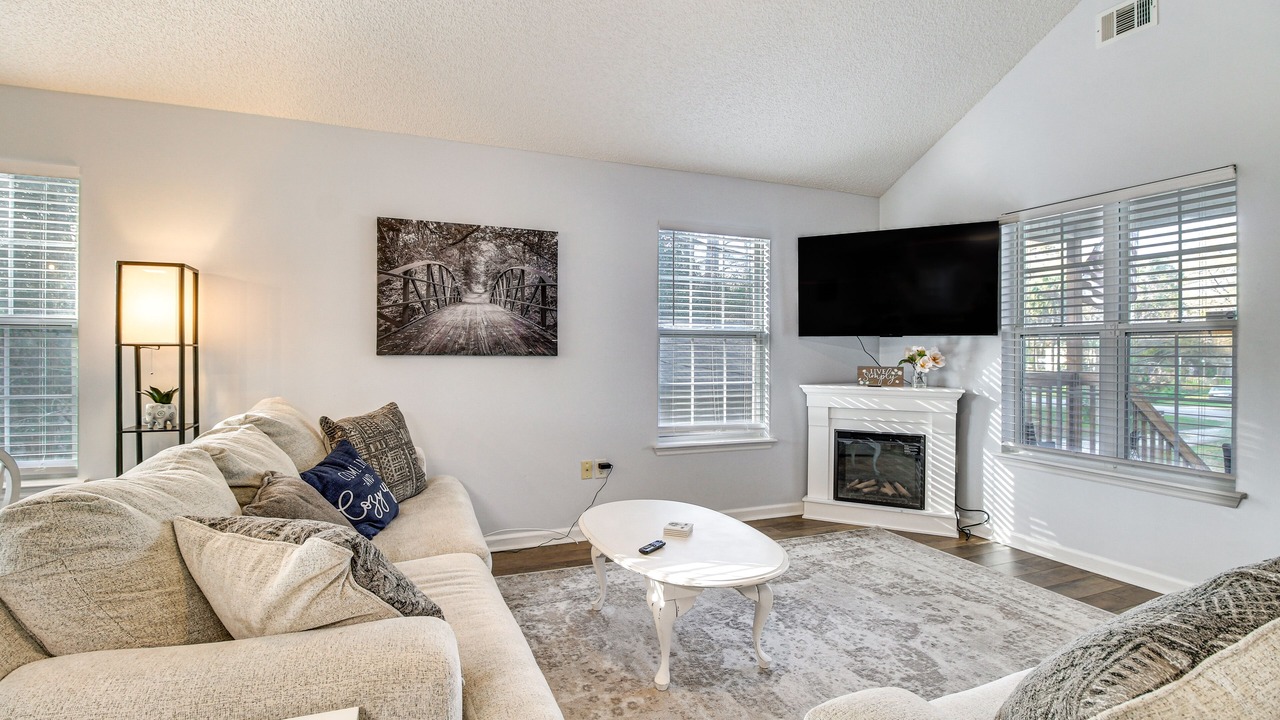 Photo of Livingroom in Midway