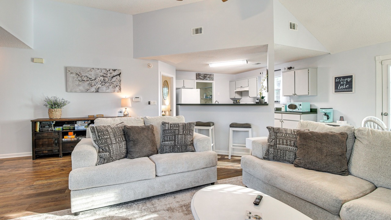 Photo of Livingroom in Midway