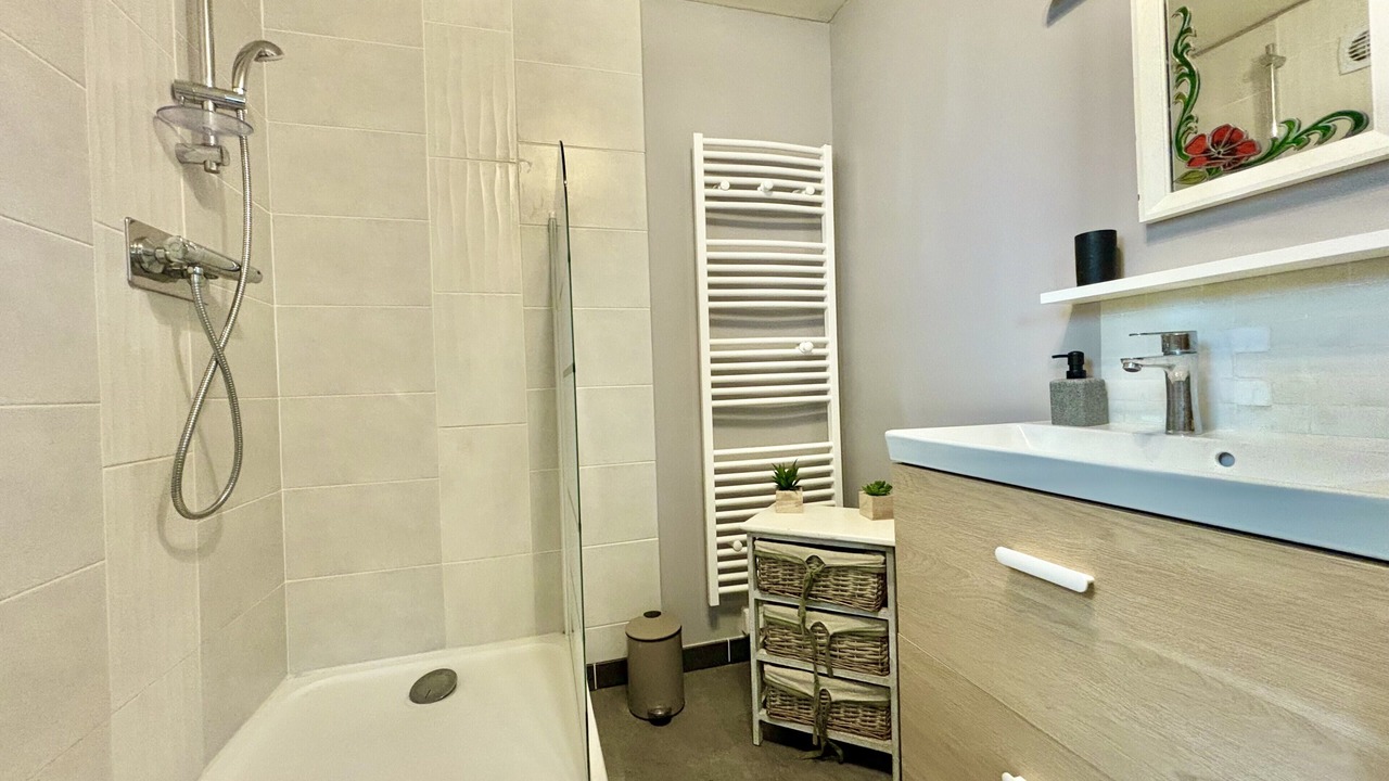 Photo of Bathroom in Lamballe