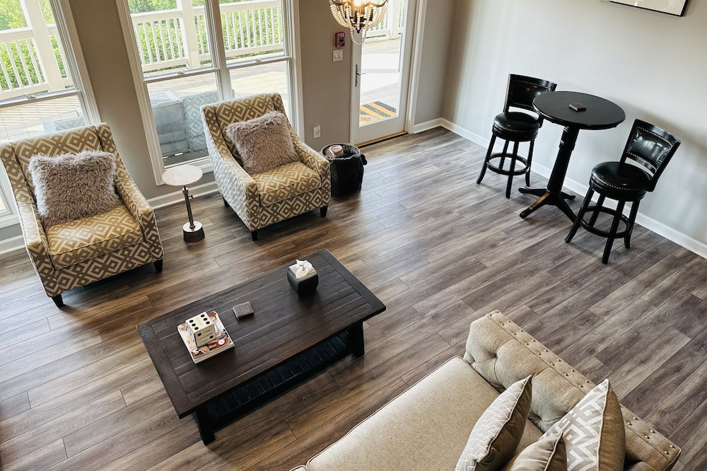 Photo of Livingroom in Goldbond