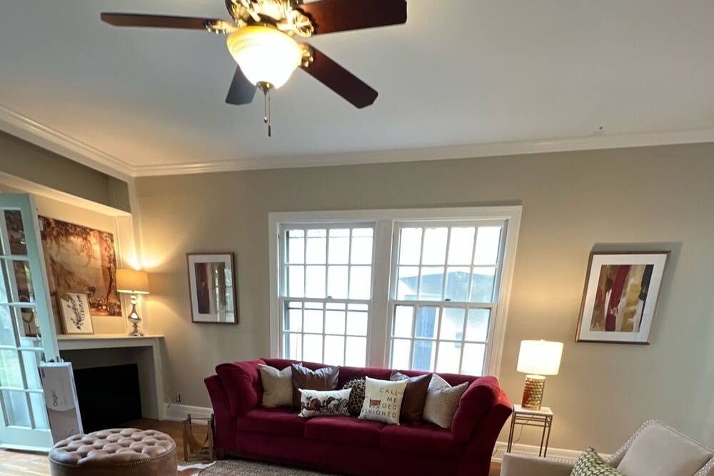 Photo of Livingroom in Cherokee Triangle