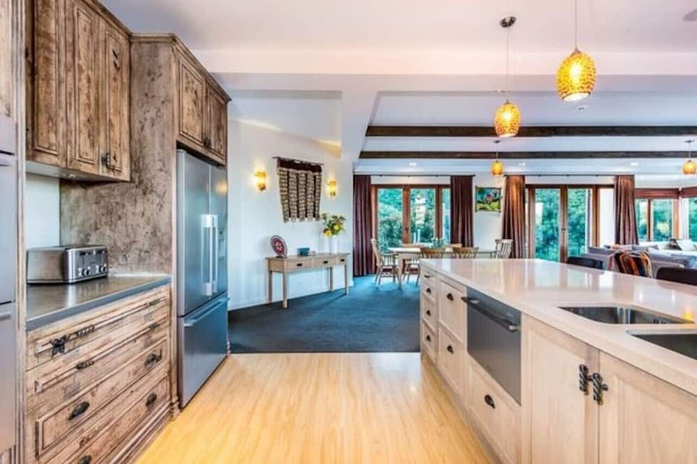 Photo of Others in Lucas Heights