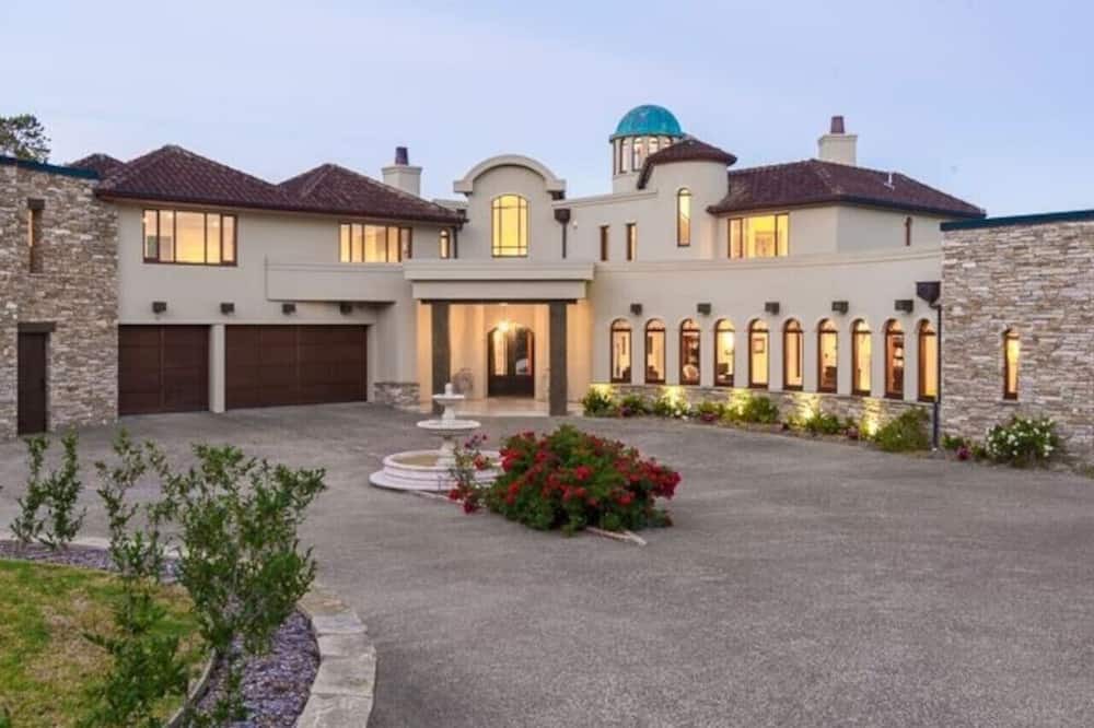 Photo of Others in Lucas Heights