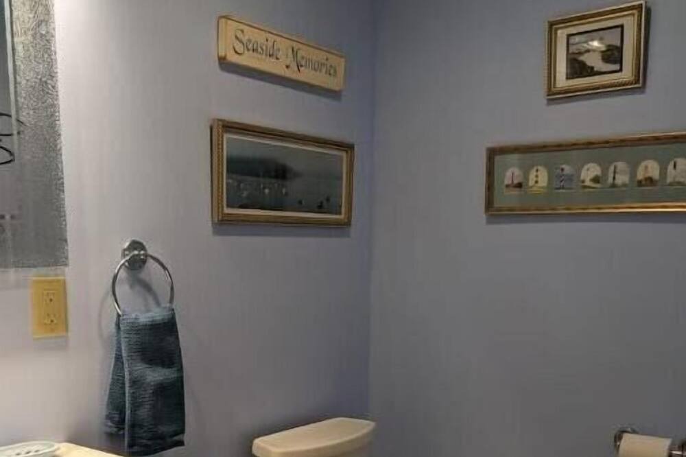 Photo of Bathroom in Centre Hall