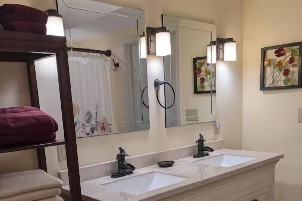 Photo of Bathroom in Centre Hall