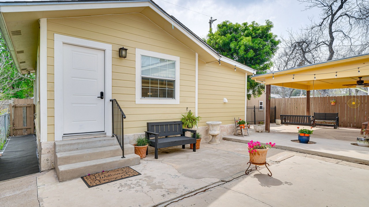 Photo of Patio Balcony in Northwest Los Angeles Heights