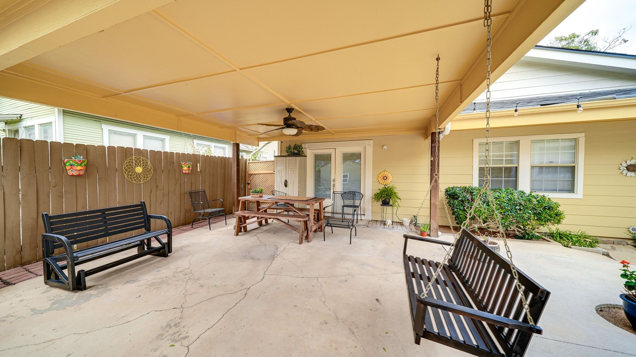 Photo of Patio Balcony in Northwest Los Angeles Heights