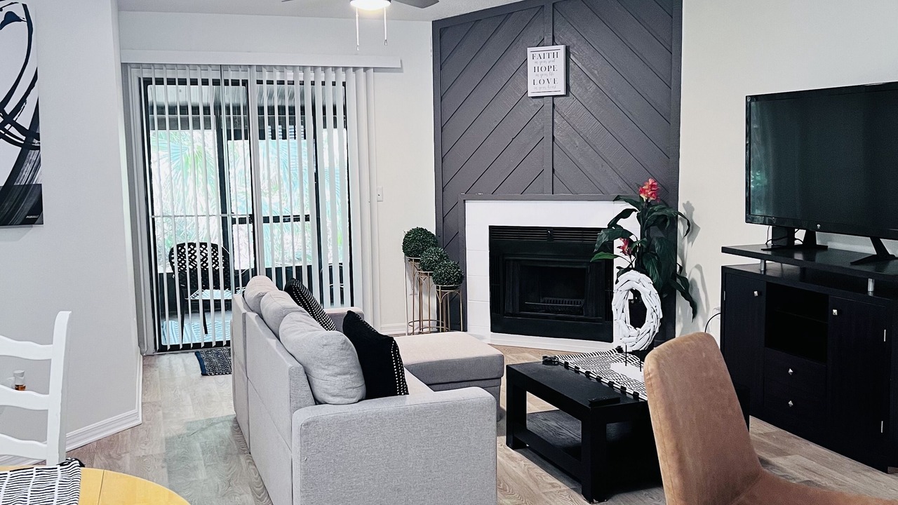 Photo of Livingroom in Baymeadows