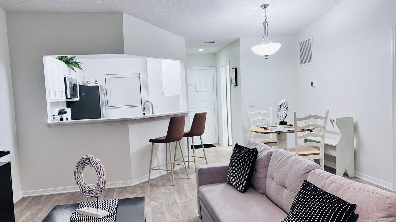 Photo of Livingroom in Baymeadows