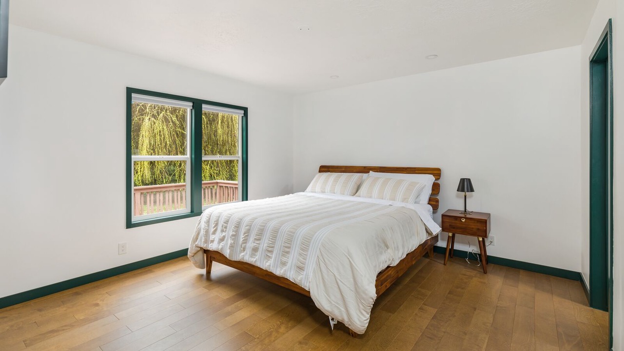 Photo of Bedroom in Rollingbay