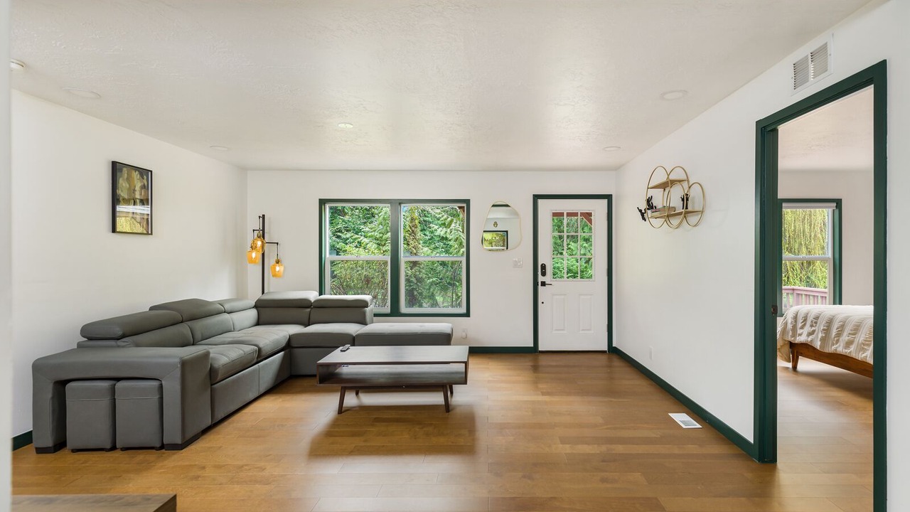 Photo of Livingroom in Rollingbay