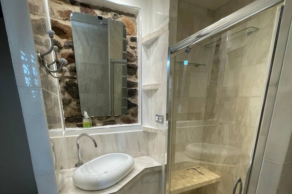 Photo of Bathroom in Chaum