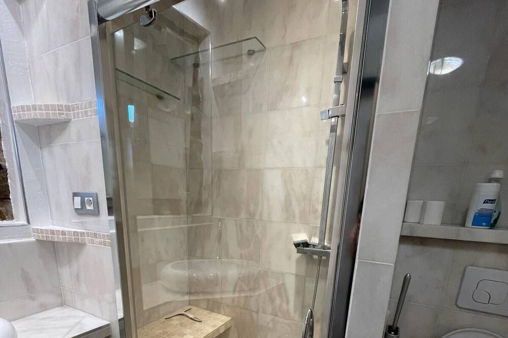 Photo of Bathroom in Chaum