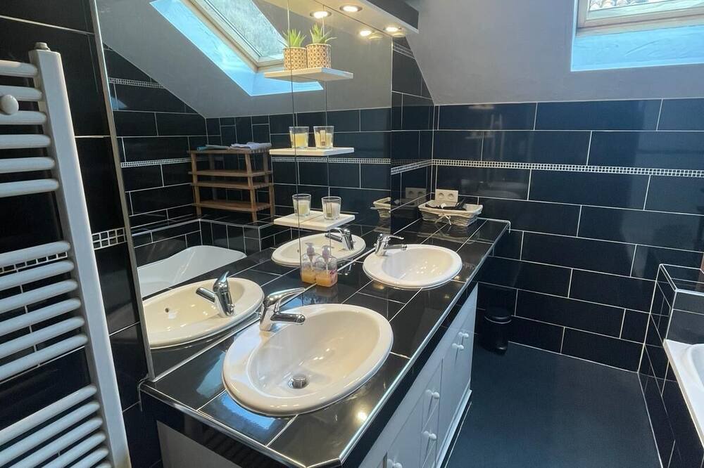 Photo of Bathroom in Chaum