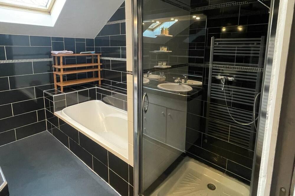 Photo of Bathroom in Chaum