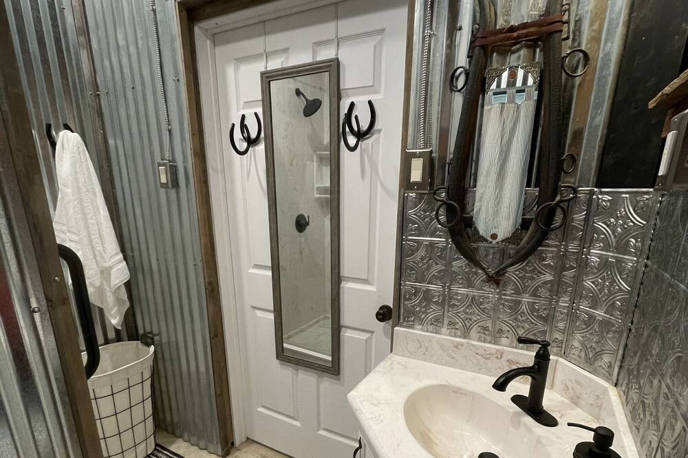 Photo of Bathroom in Riesel