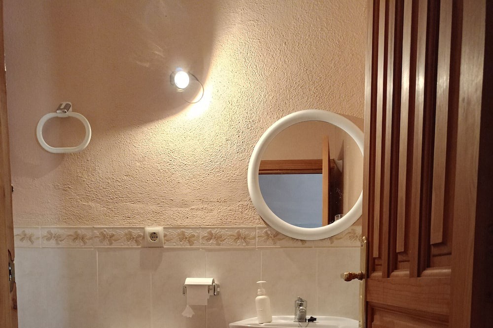 Photo of Bathroom in Mirambel