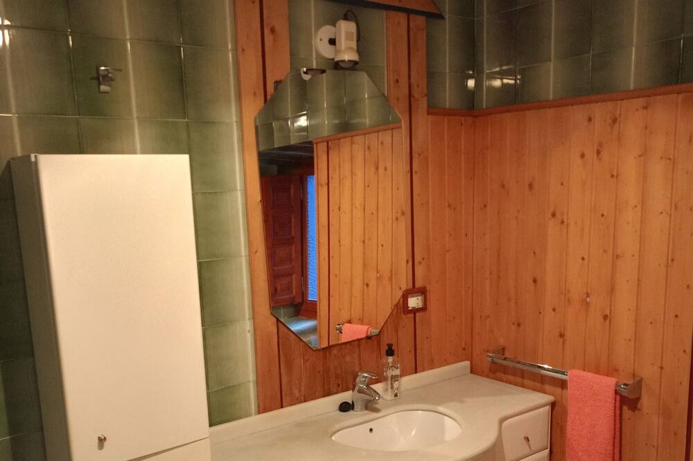 Photo of Bathroom in Mirambel