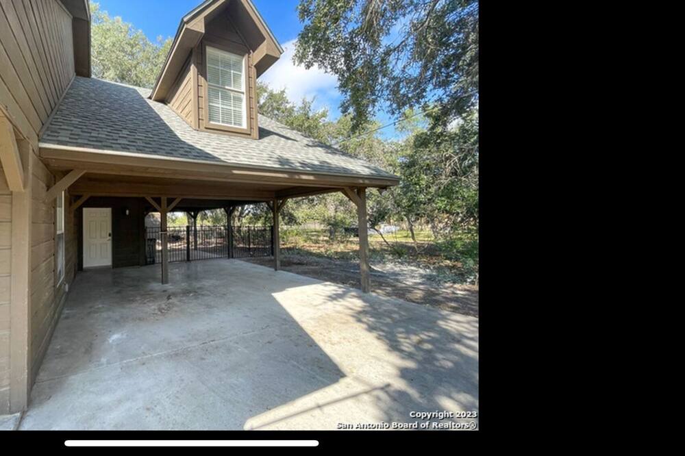 Photo of Patio Balcony in Brackettville