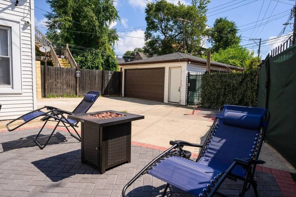 Photo of Patio Balcony in North Lawndale