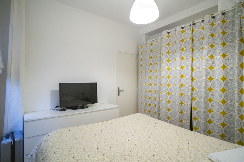 Photo of Bedroom in Republique–Point-du-Jour