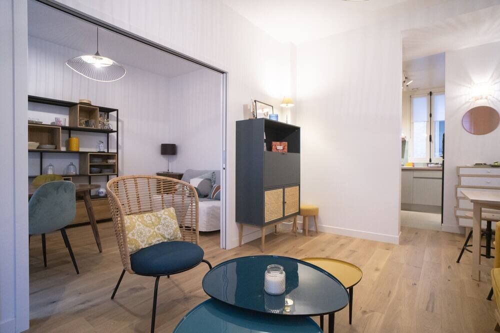 Photo of Livingroom in Republique–Point-du-Jour
