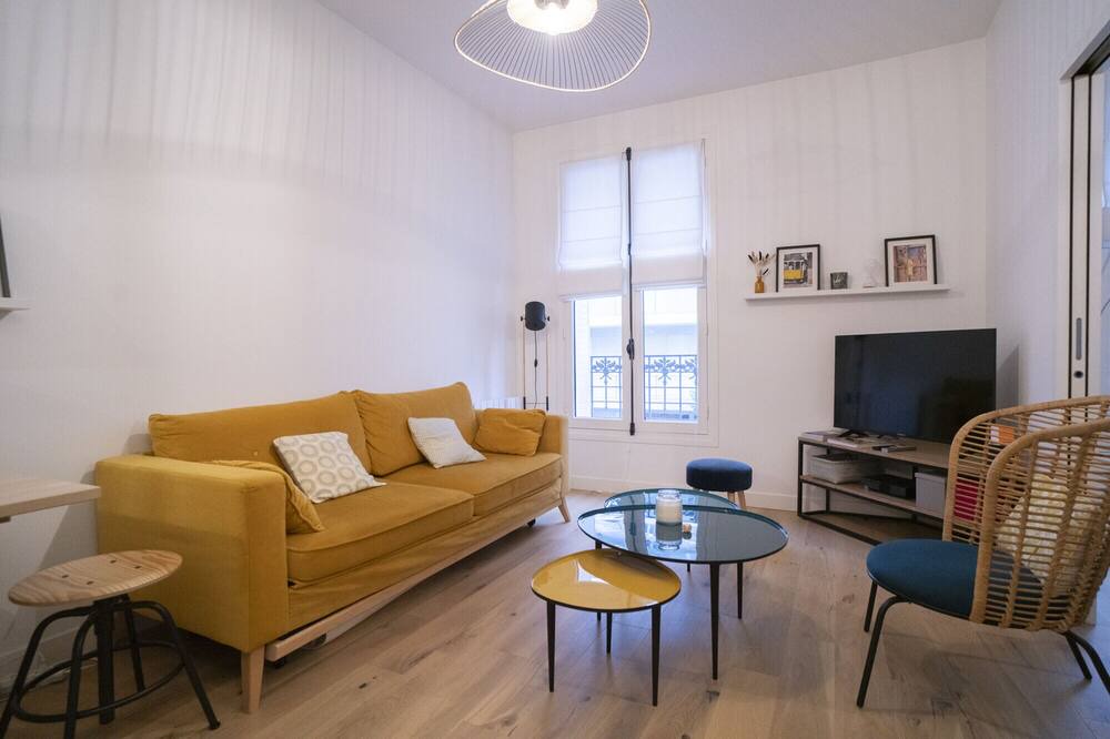 Photo of Livingroom in Republique–Point-du-Jour