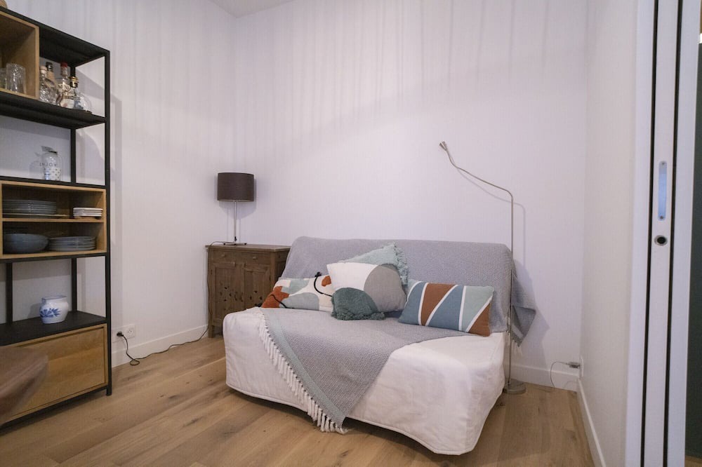 Photo of Bedroom in Republique–Point-du-Jour