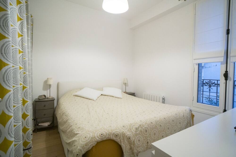 Photo of Bedroom in Republique–Point-du-Jour