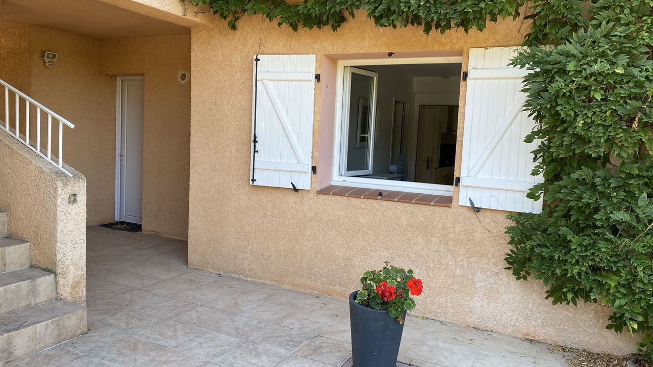 Photo of Outdoor in Clara