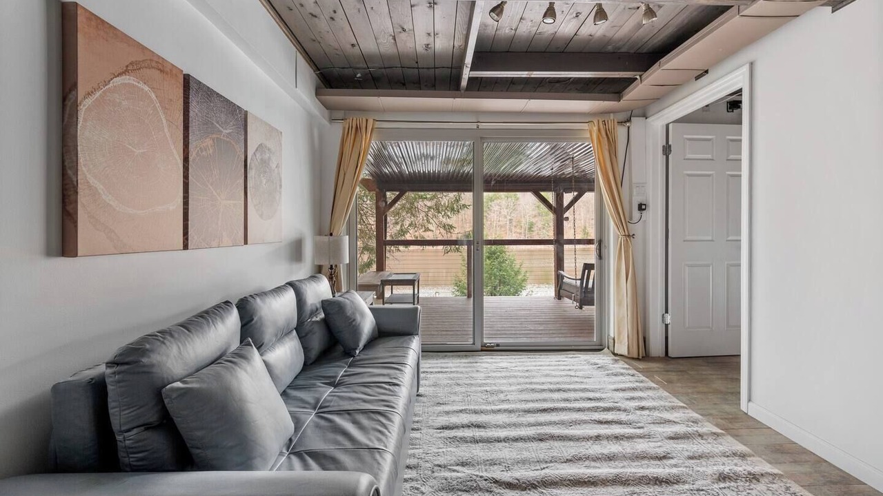 Photo of Livingroom in Monticello
