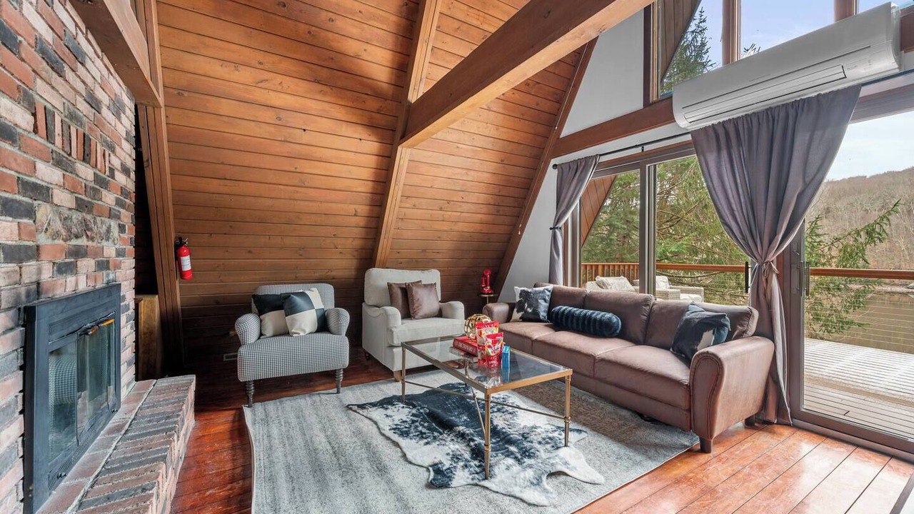 Photo of Livingroom in Monticello