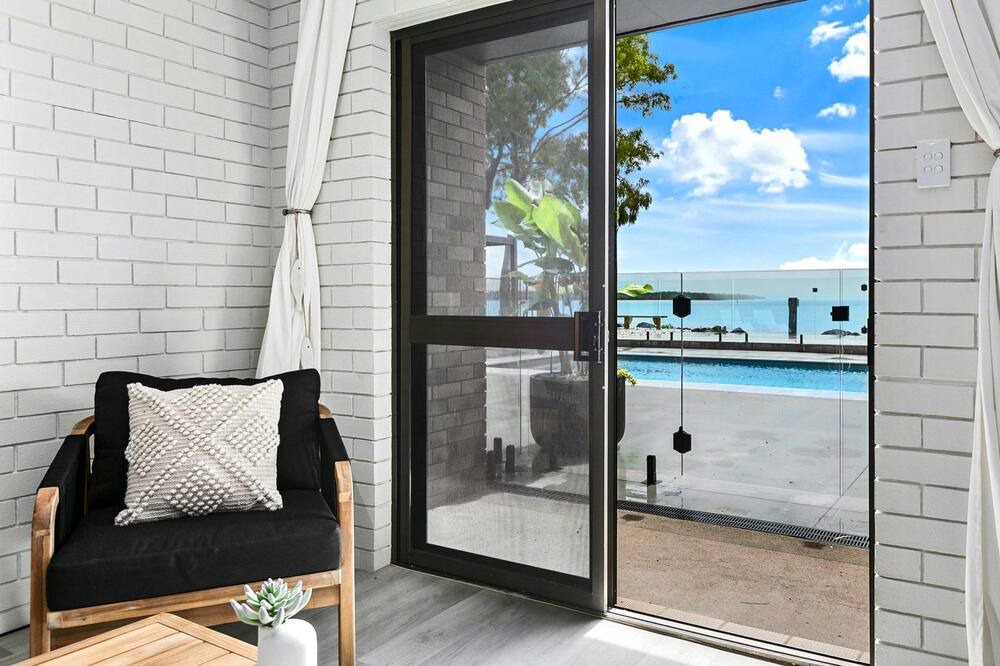 Photo of Others in Traviston