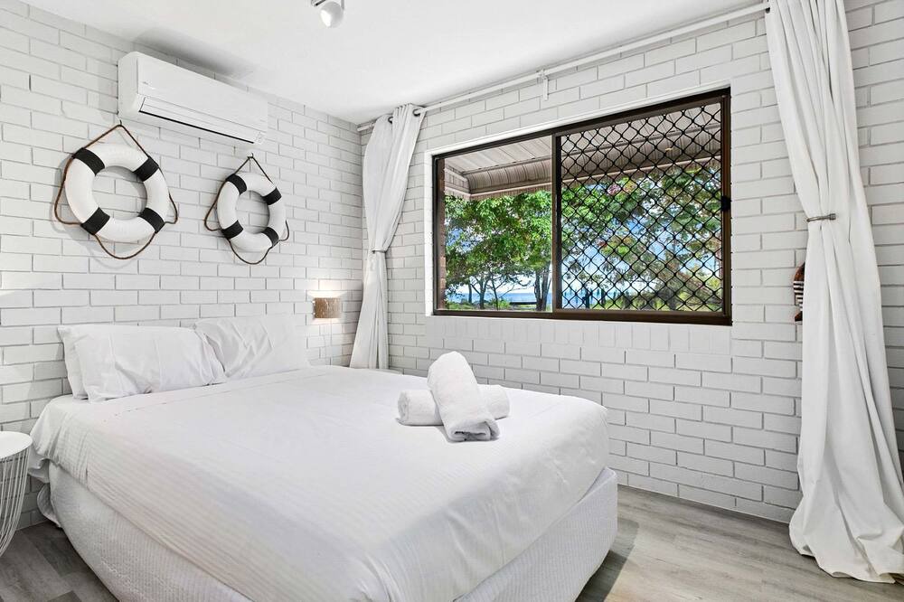 Photo of Others in Traviston