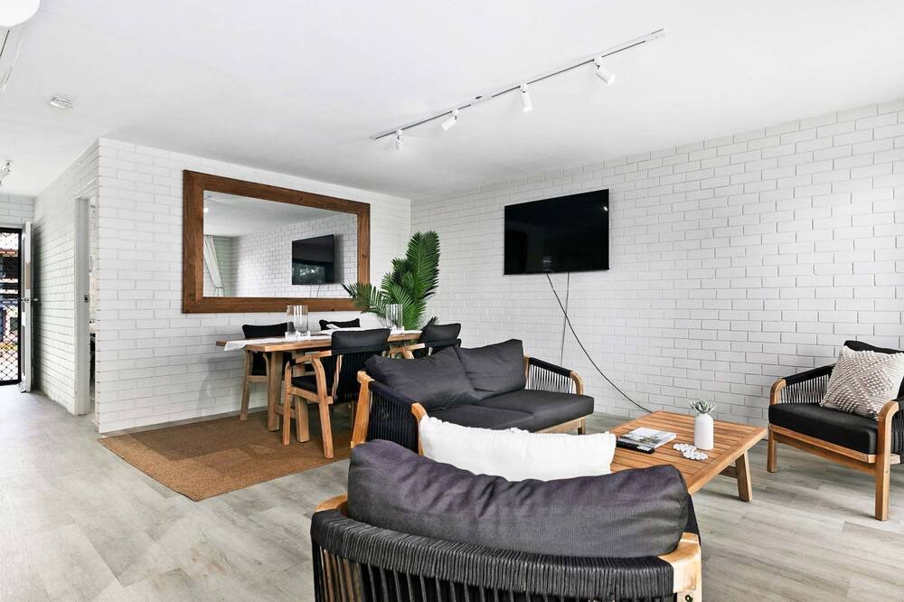 Photo of Others in Traviston