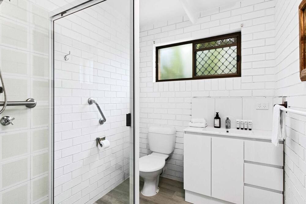 Photo of Others in Traviston