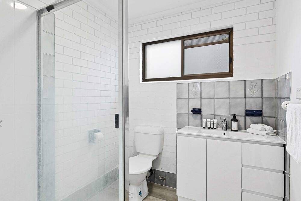 Photo of Others in Traviston