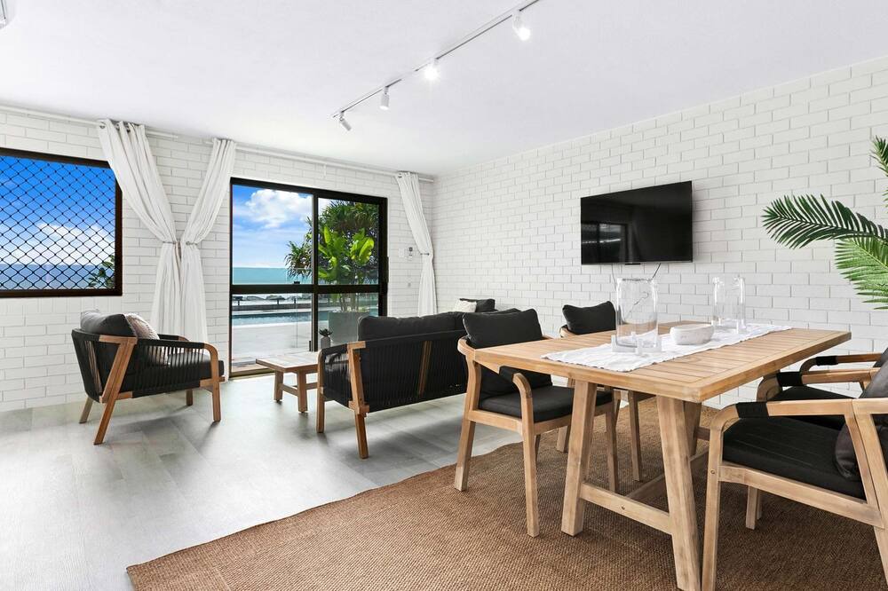 Photo of Others in Traviston