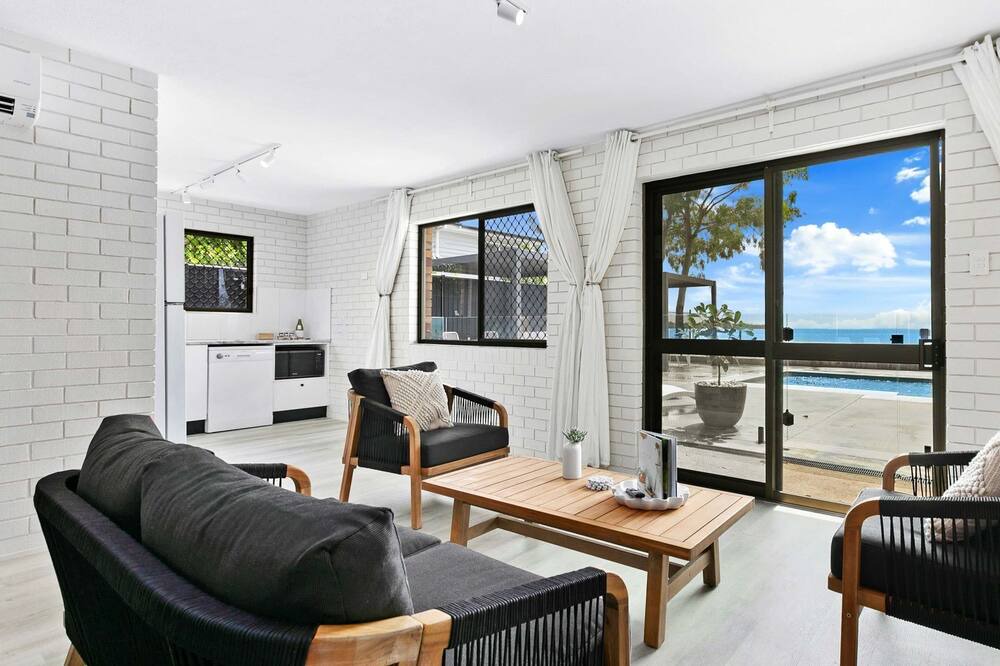 Photo of Others in Traviston