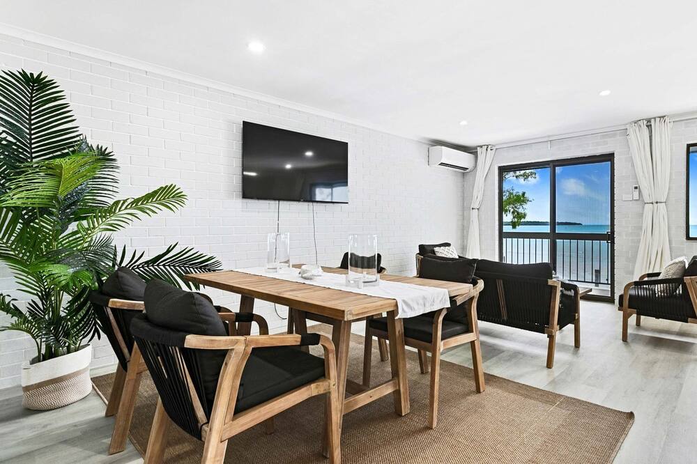 Photo of Others in Traviston