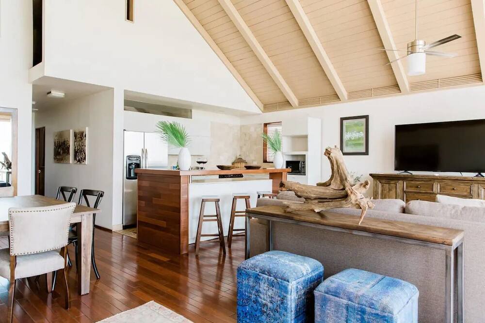 Photo of Livingroom in Castroville