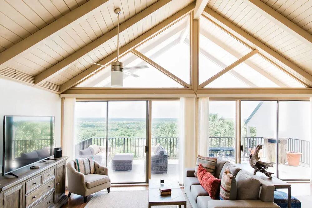 Photo of Livingroom in Castroville