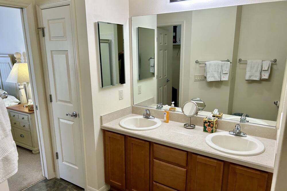 Photo of Bathroom in Virginia Trace