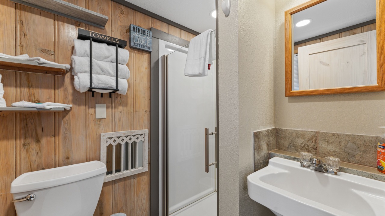 Photo of Bathroom in Kimberling City