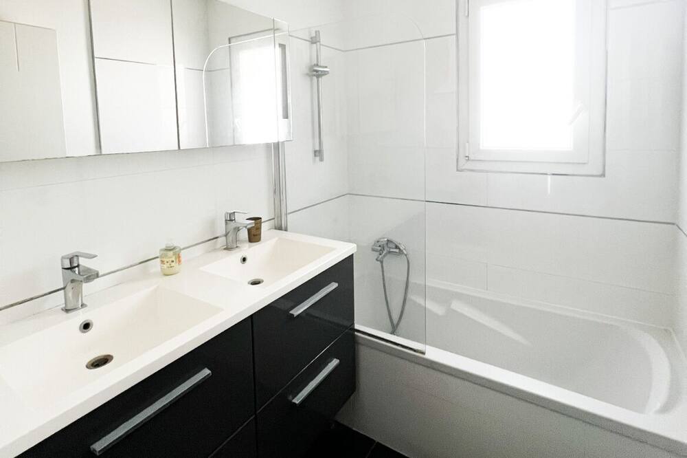 Photo of Bathroom in Lemasson