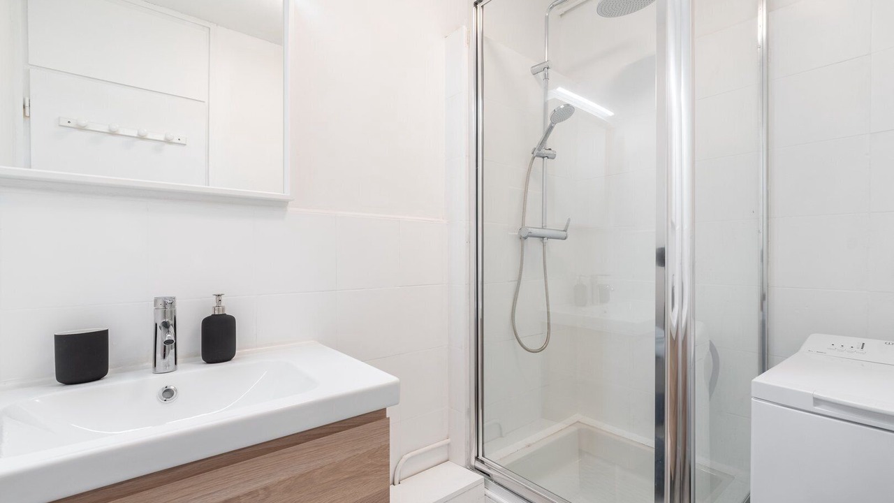 Photo of Bathroom in Fives