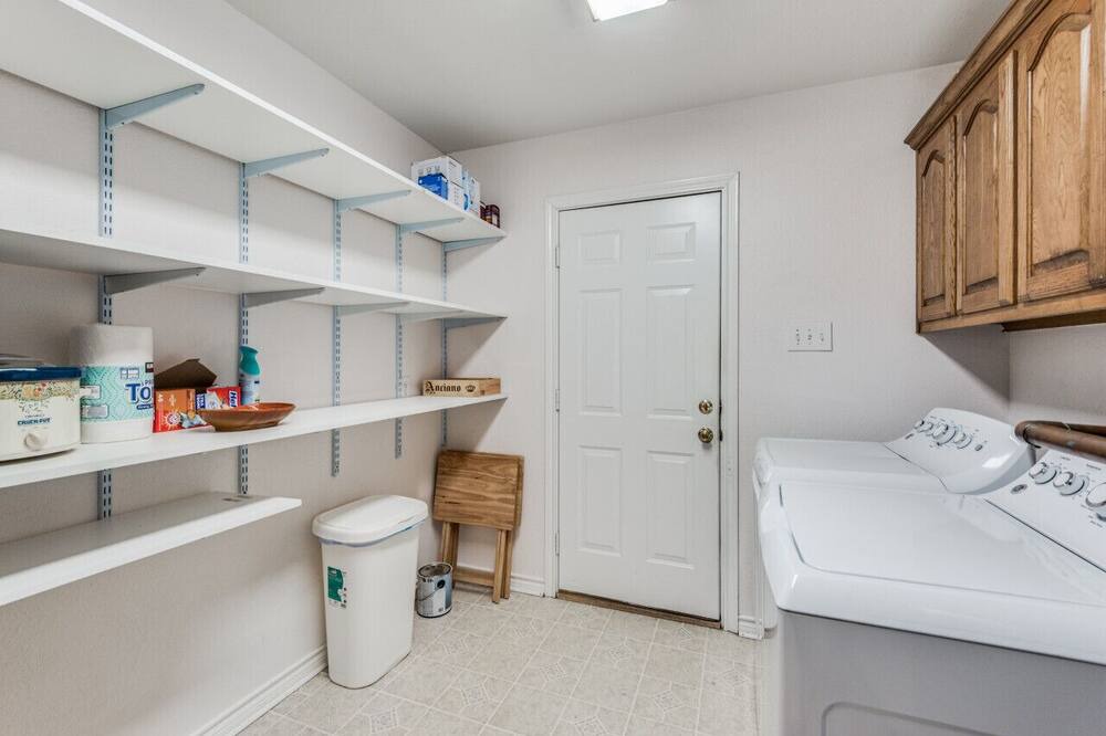 Photo of Bedroom in Ellis County