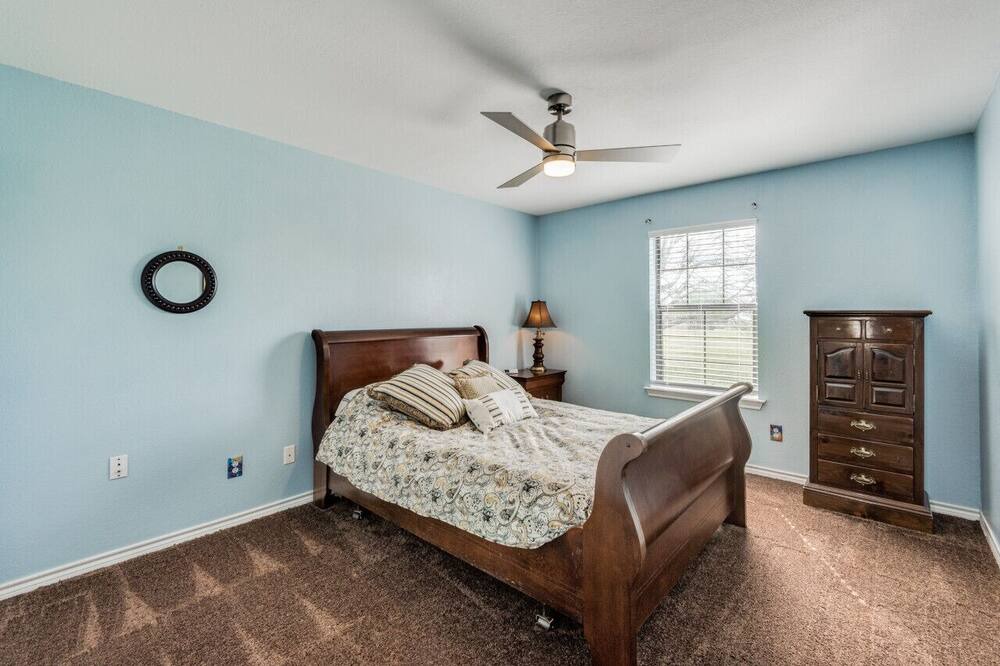 Photo of Bedroom in Ellis County