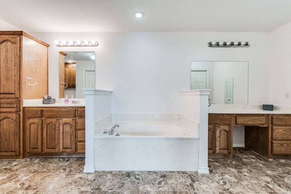 Photo of Bathroom in Ellis County