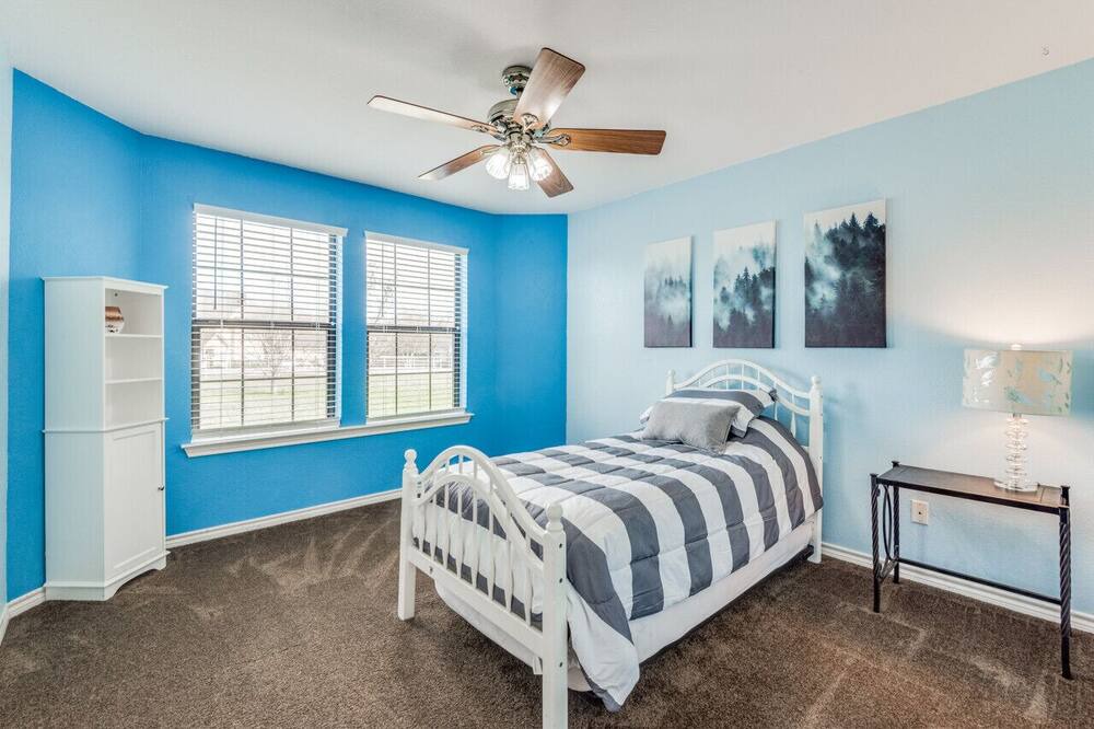 Photo of Bedroom in Ellis County
